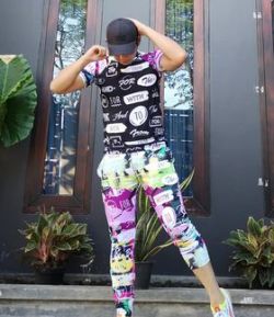 SXB HANDWRITTEN SCRIPT FONT T-SHIRT AND JOGGER