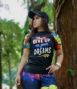 SXB NEVER GIVE UP ON YOUR DREAMS T-SHIRT AND PRO LEGGING