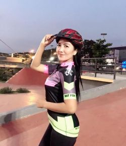 SXB WOMENS BIKE JERSEY BAT FOX LIFE ONE SHORT SLEEVE FULL ZIPEER